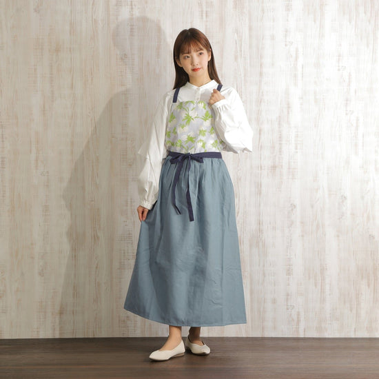 Long wide gathered apron with blue cherry blossom pattern D-0001