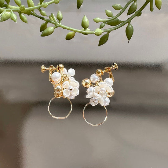 Very popular Flower Mini Pierced earrings and clip-on earrings