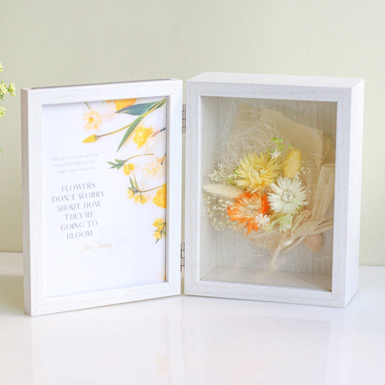 Flower arrangement, photo frame <yellow