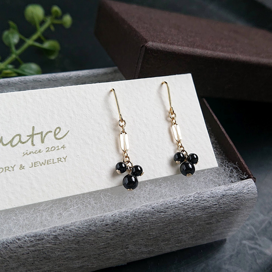 Black spinel Pierced earrings maru