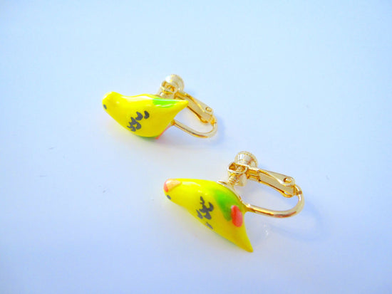 Budgie (Yellow) Pierced earrings and Clip-on earrings made of Resin