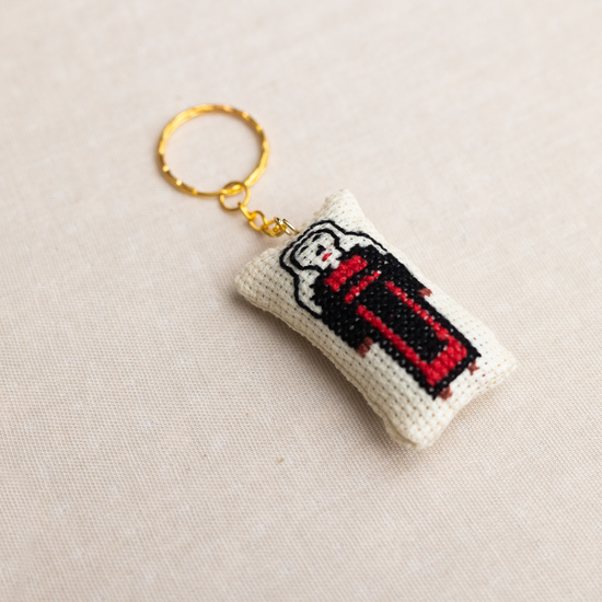 Chikuchiku Hand-Embroidery Key Ring "Woman in traditional costume"