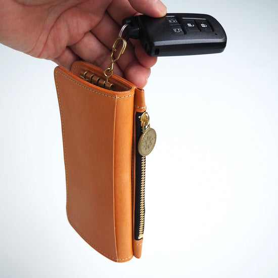 Key Case with Wide Zipper Pocket (Cookie Beige) Cowhide Women and Men