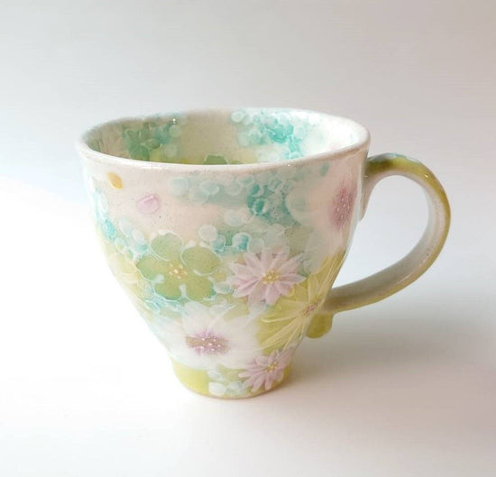 고보 유즈리하 머그컵, 은은한 녹색 색상에 섬세한 꽃무늬가 매우 아름답습니다. 53385