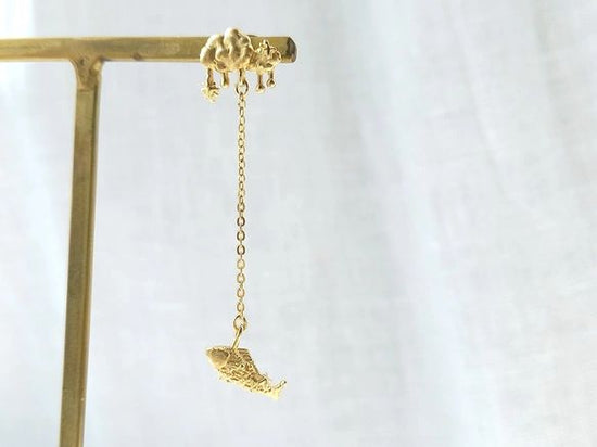 Fish swimming in the starry sky Pierced earringsS gold