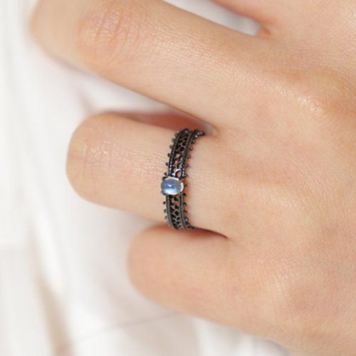 Sulanga Ring: Moonstone Full Moon on your finger