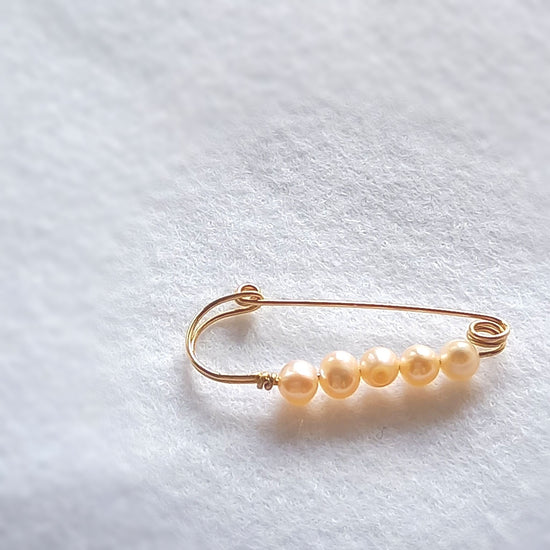 SAFETY PIN ear cuff (peach)