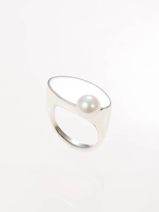 ARCH PEARL SIGNET RING