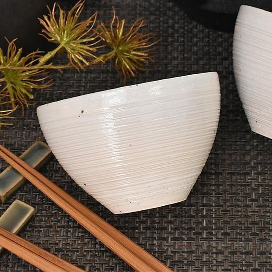 Urushi white bowl-shaped rice bowl, white type, Japanese tableware, rice bowl, made in Japan.
