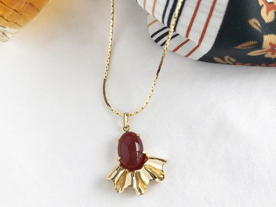 Allure pendant | carnelian red