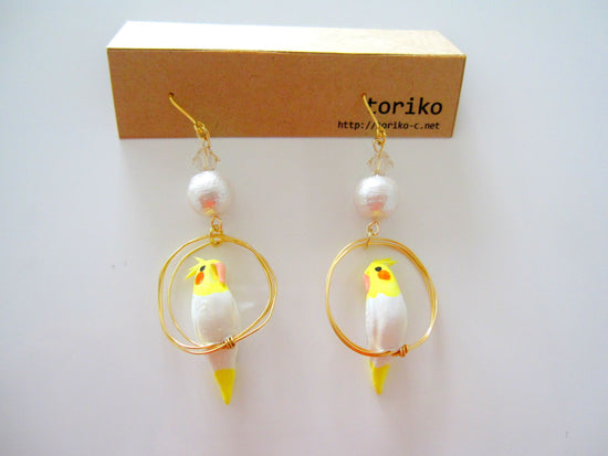 Ring-Riding Cockatiel (Luchino) Pierced earrings with Pearls Clip-on earrings