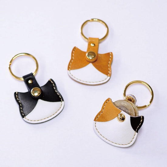 Key chain that can hold a 500-yen coin, cat-shaped, genuine leather