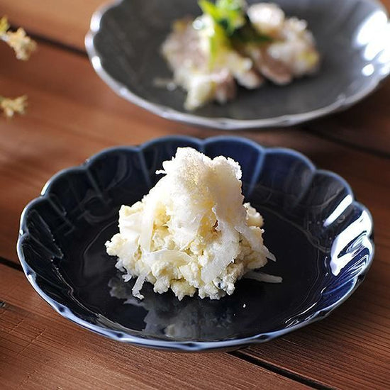 Fiore navy flower-shaped 16.5cm dish, blue, Western tableware, round plate, made in Japan, Minoyaki, stylish.