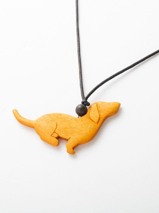 Wood dachshund necklace (2 colors)