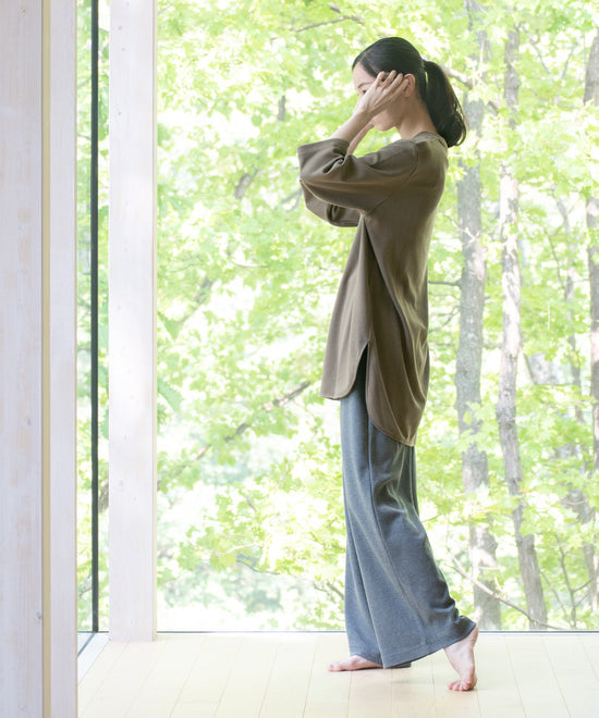 Soft smooth wide pants with grass-dyed botadegi