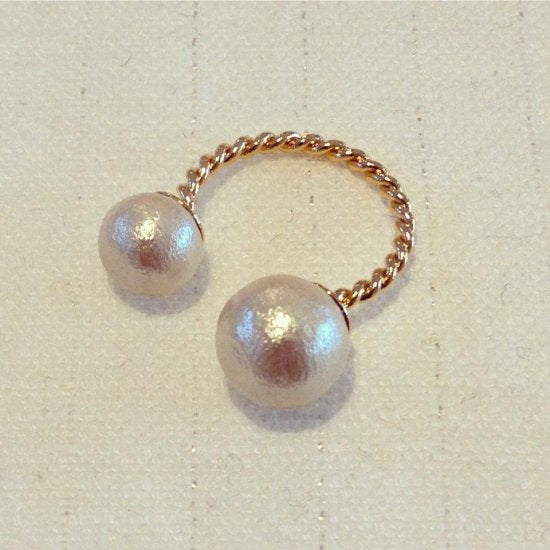 Cotton Pearl W ring